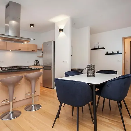 Planet Apartment *